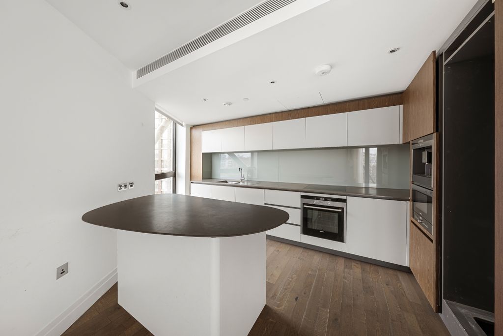 Property photo 2 of 15 Riverlight One-15