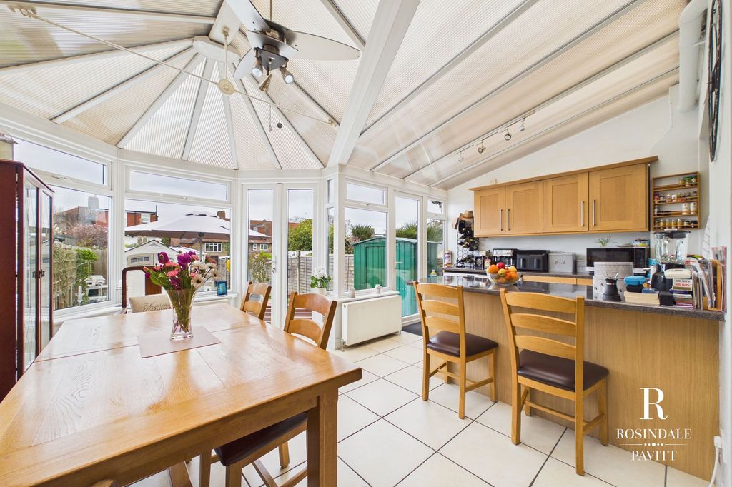 Property photo 3 of 28