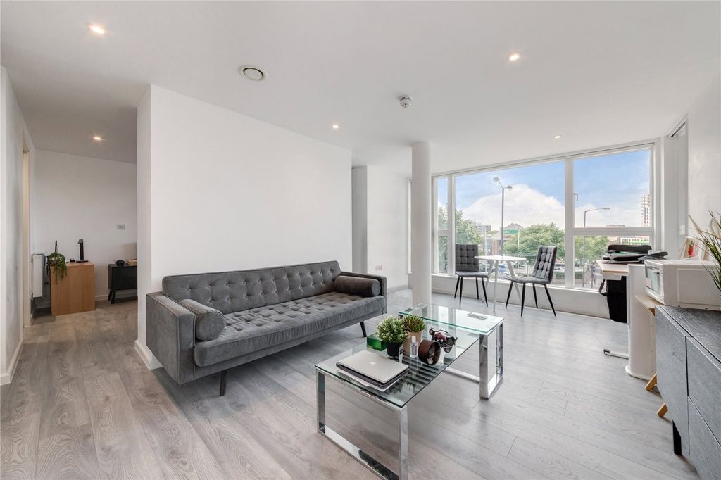 Property photo 3 of 14