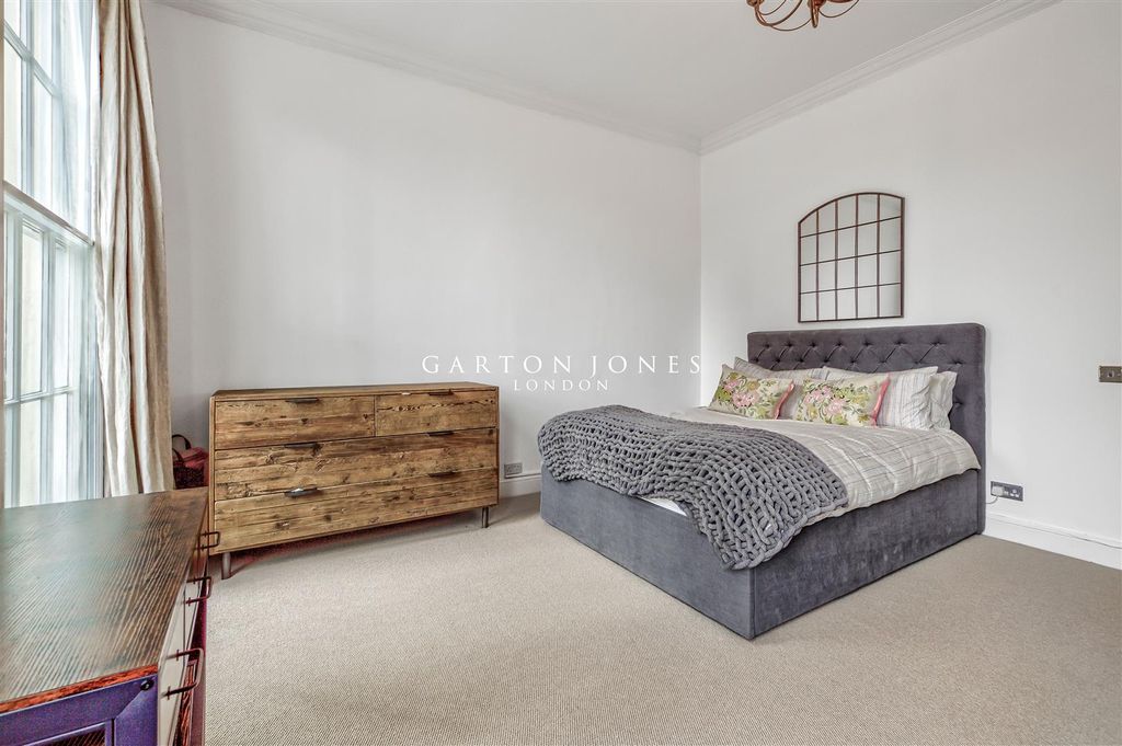 Property photo 3 of 10 Bedroom.Jpg