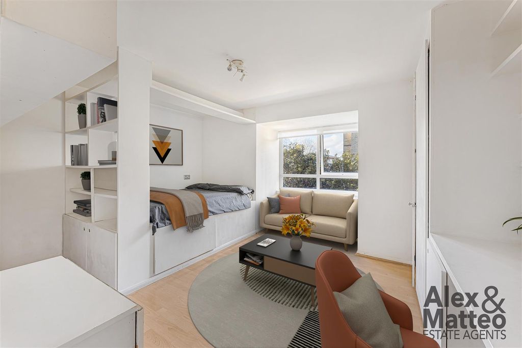 Property photo 1 of 10 Oxley Close