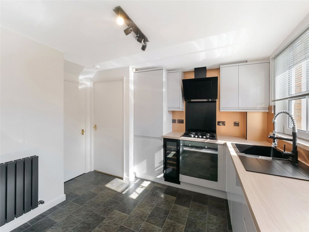 Property photo 2 of 16 Picture No. 17