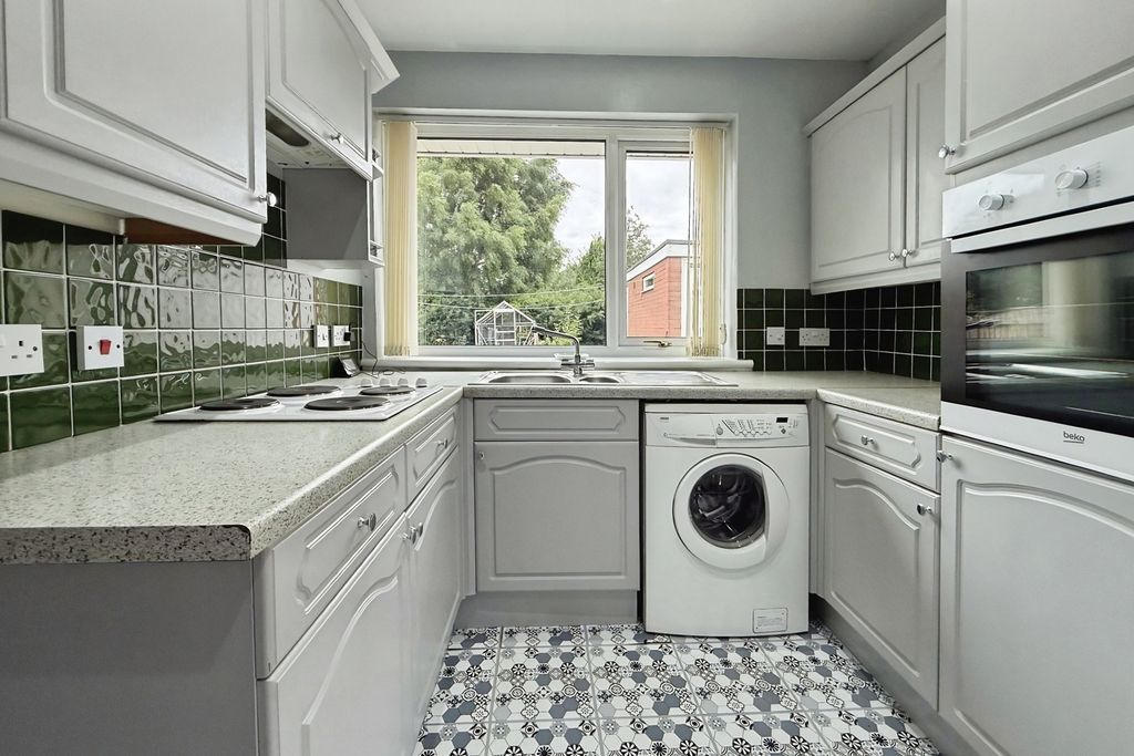 Property photo 3 of 16 Kitchen