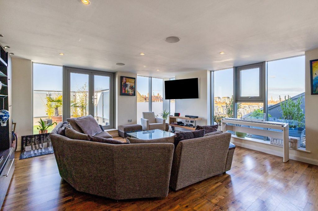 Property photo 2 of 16 Picture No. 41