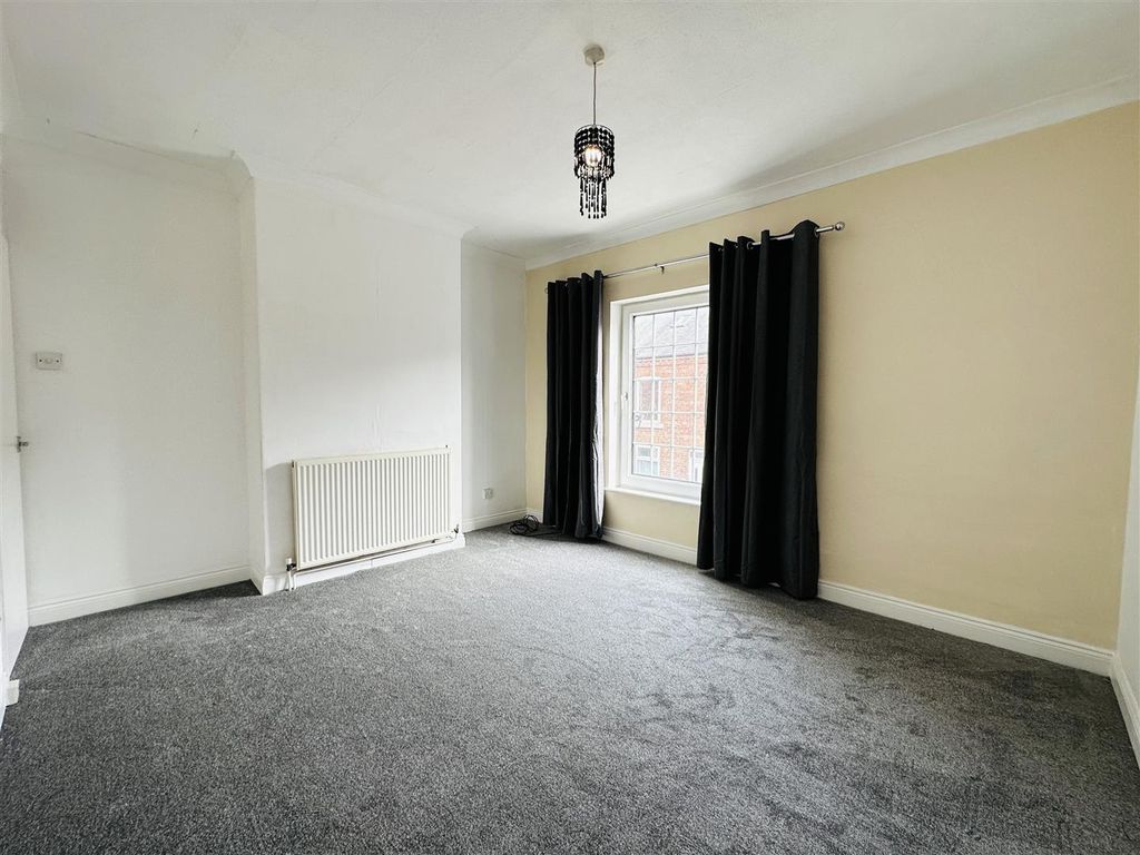 Property photo 3 of 18 Bedroom