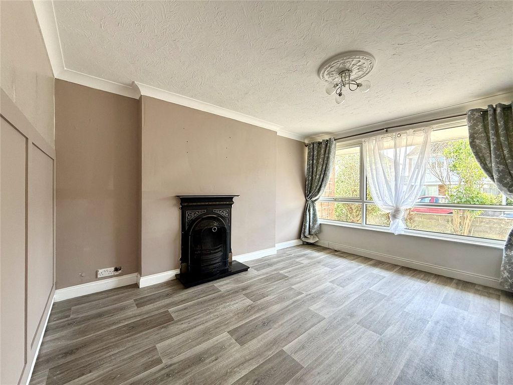 Property photo 2 of 17 Picture No. 04