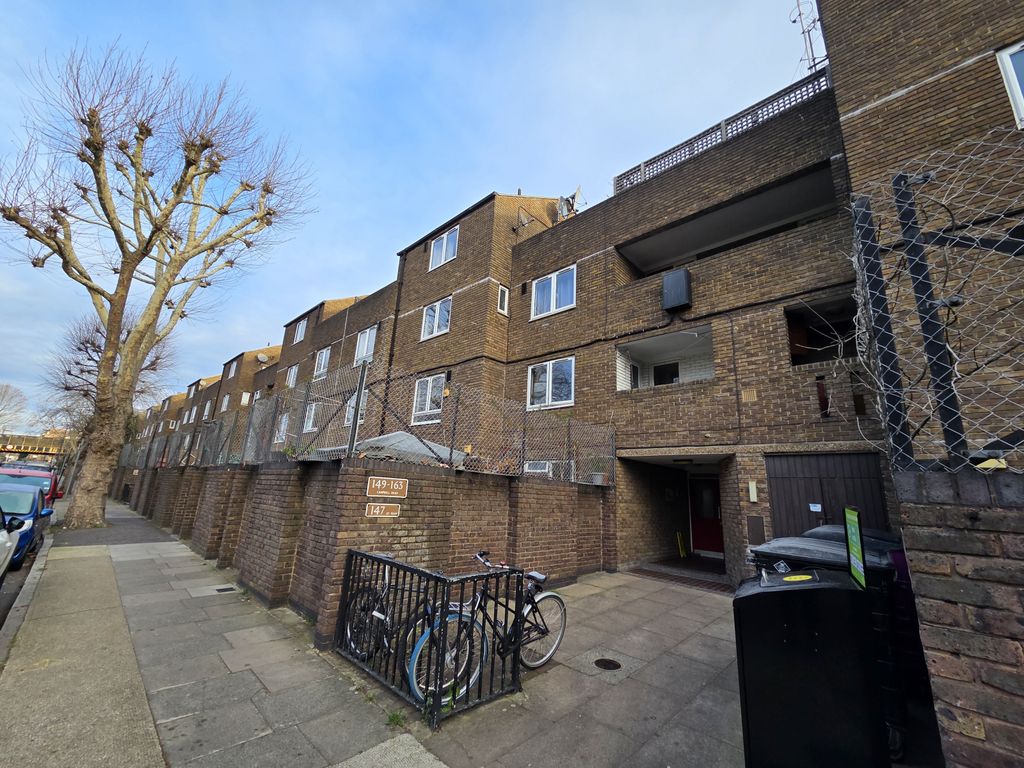 Property photo 1 of 12 3 Bed Flat To Rent Campbell Road, London E3