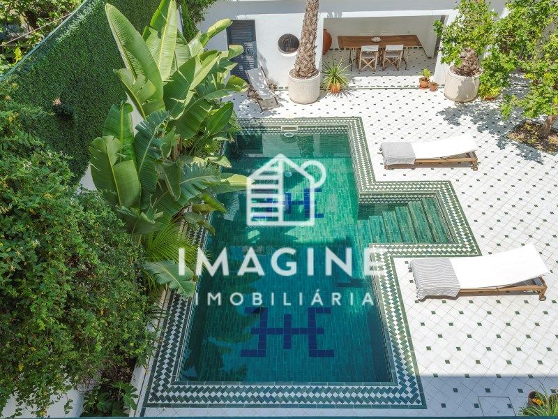 Property photo 1 of 32