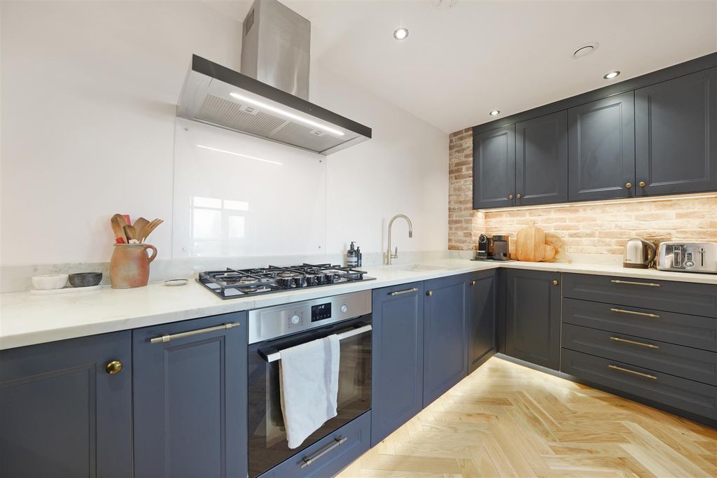 Property photo 2 of 16 Flat 31, 1 The Roundway - 8Pl2Pmuuay6Fddgrvhei.Jpg