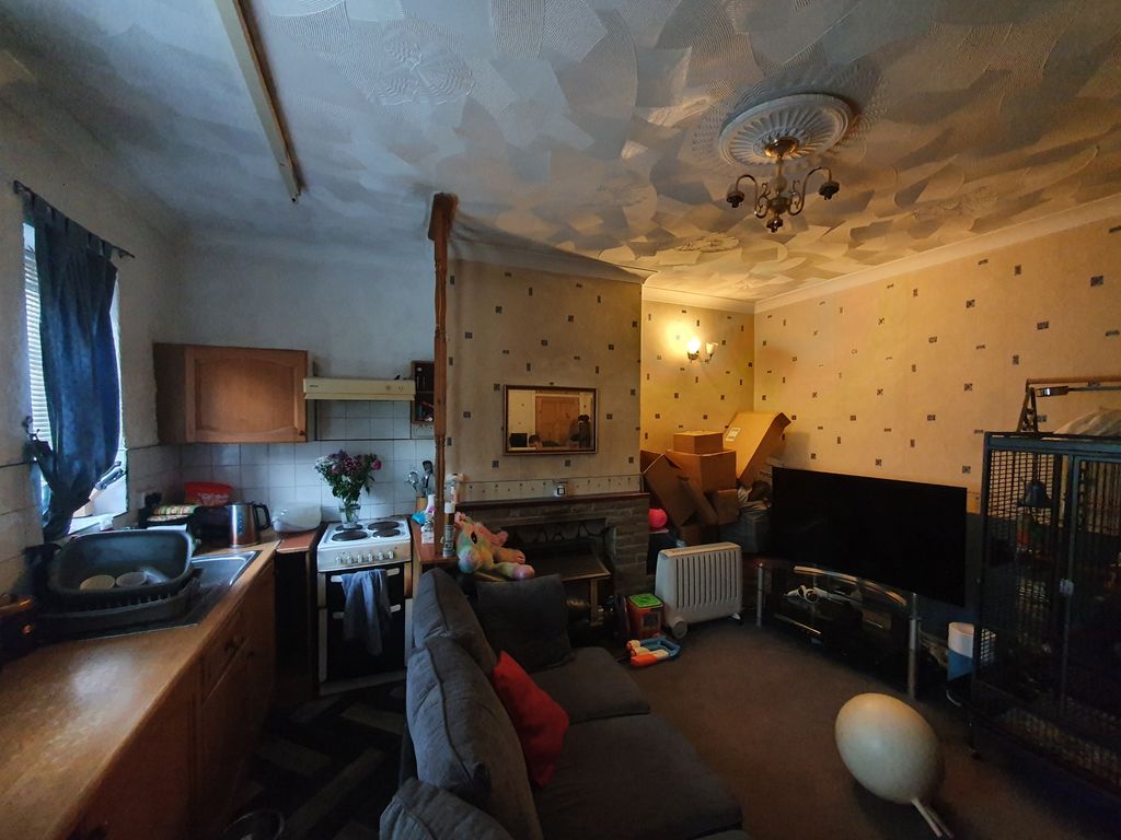 Property photo 2 of 8