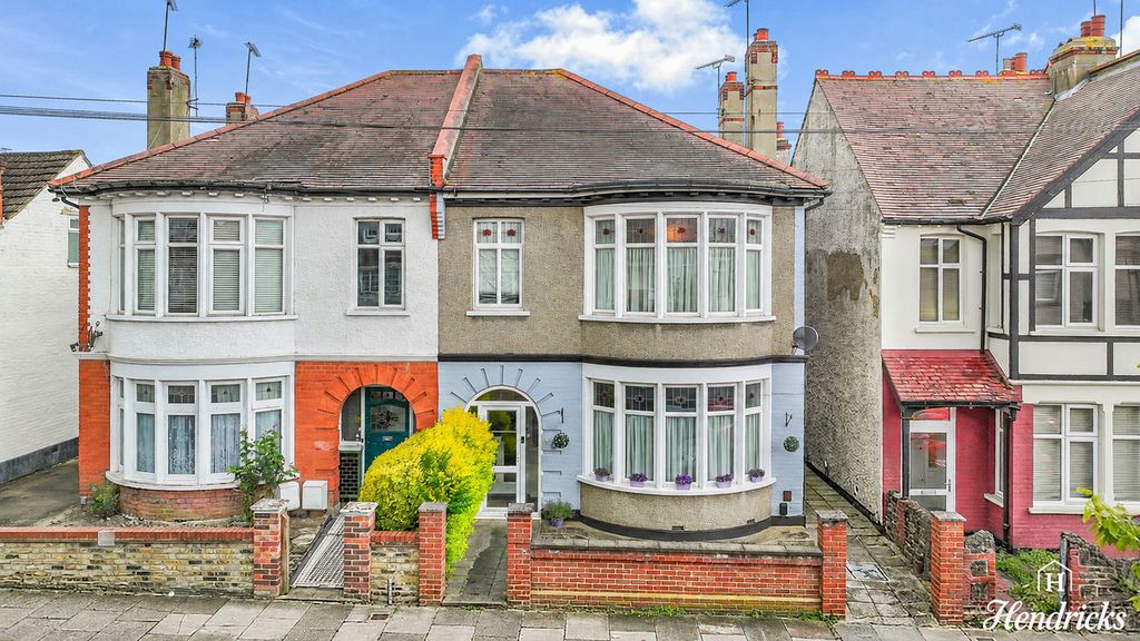 Property photo 1 of 32