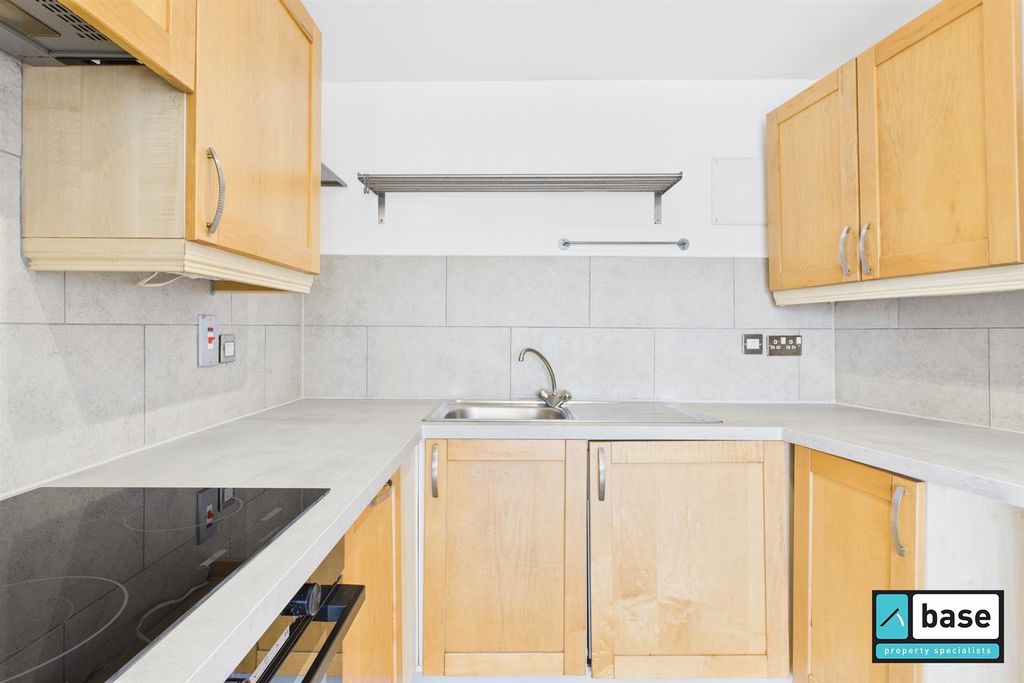 Property photo 2 of 9 Kitchen