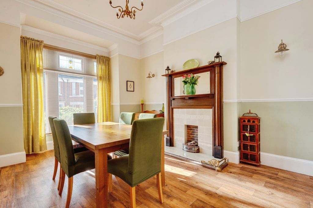 Property photo 3 of 33 Pbox-Img.Jpg