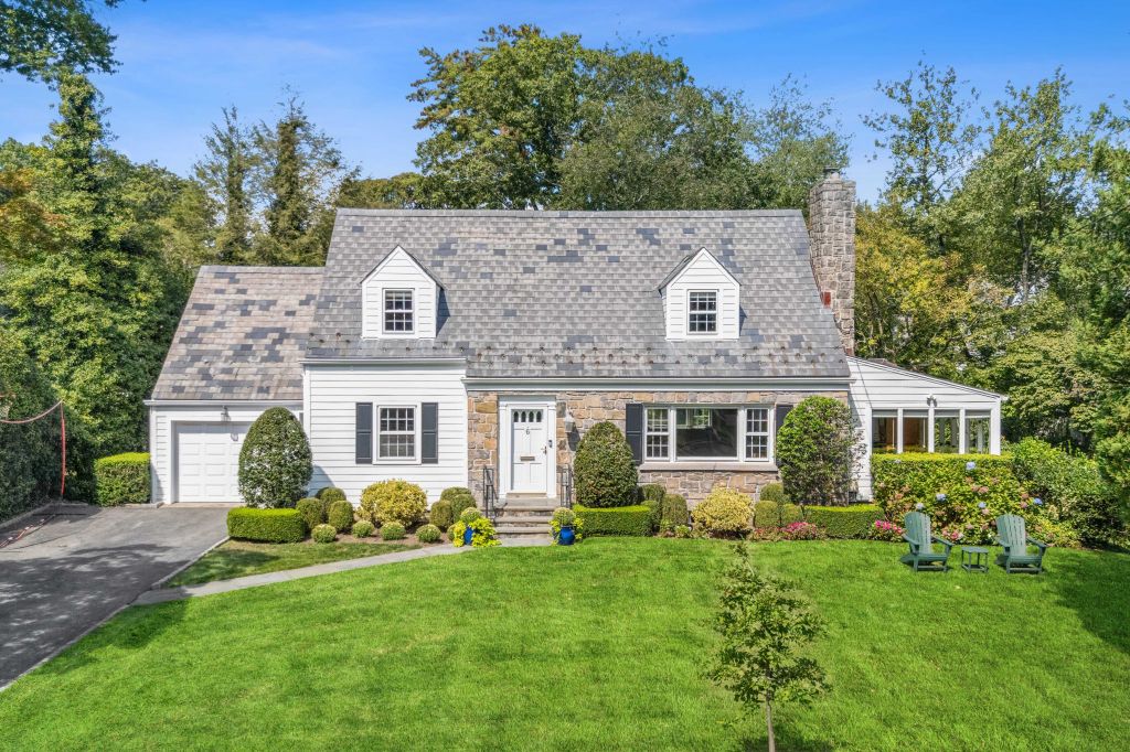 Property photo 1 of 9