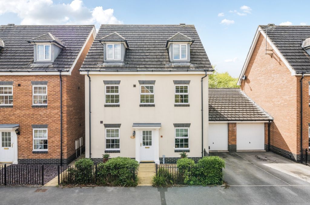 Property photo 1 of 31 Ewemove Harrogate House Front