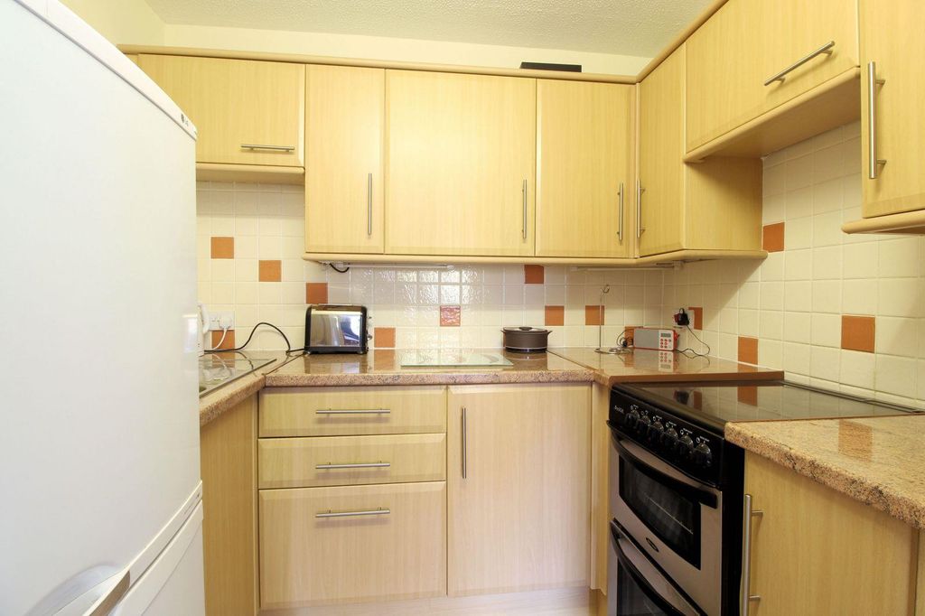 Property photo 2 of 11 Kitchen