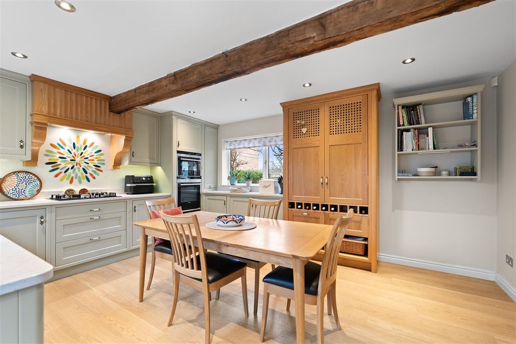 Property photo 2 of 47