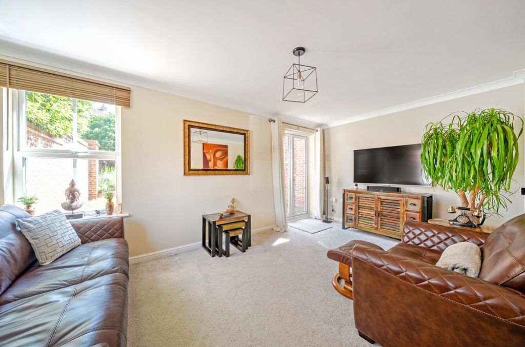 Property photo 2 of 24 1467851-10-6A1745Be50136