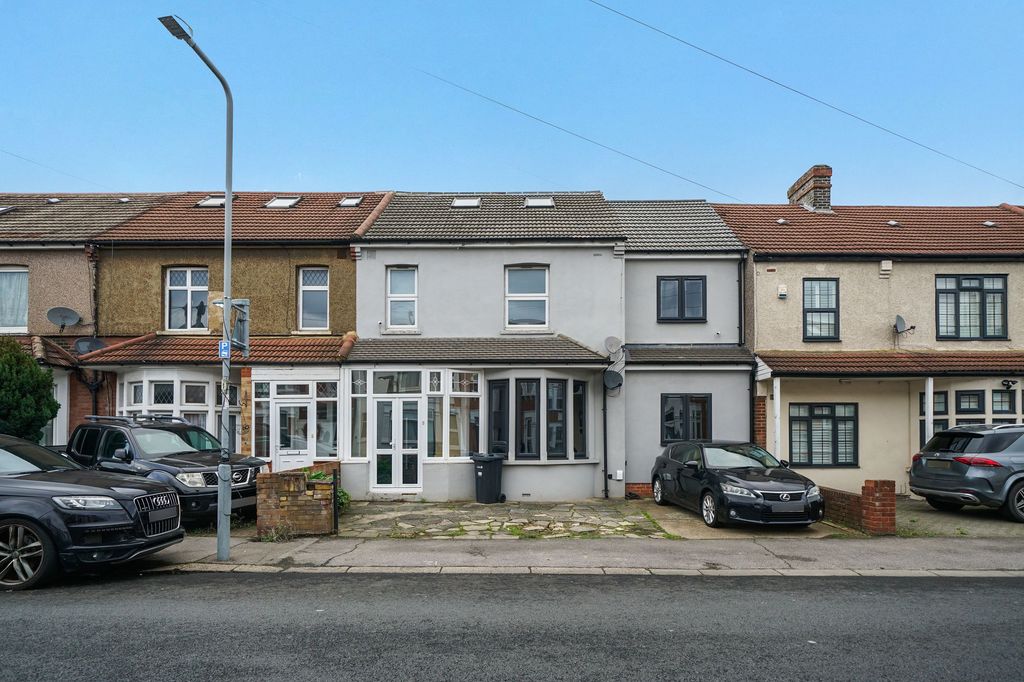 Property photo 3 of 24