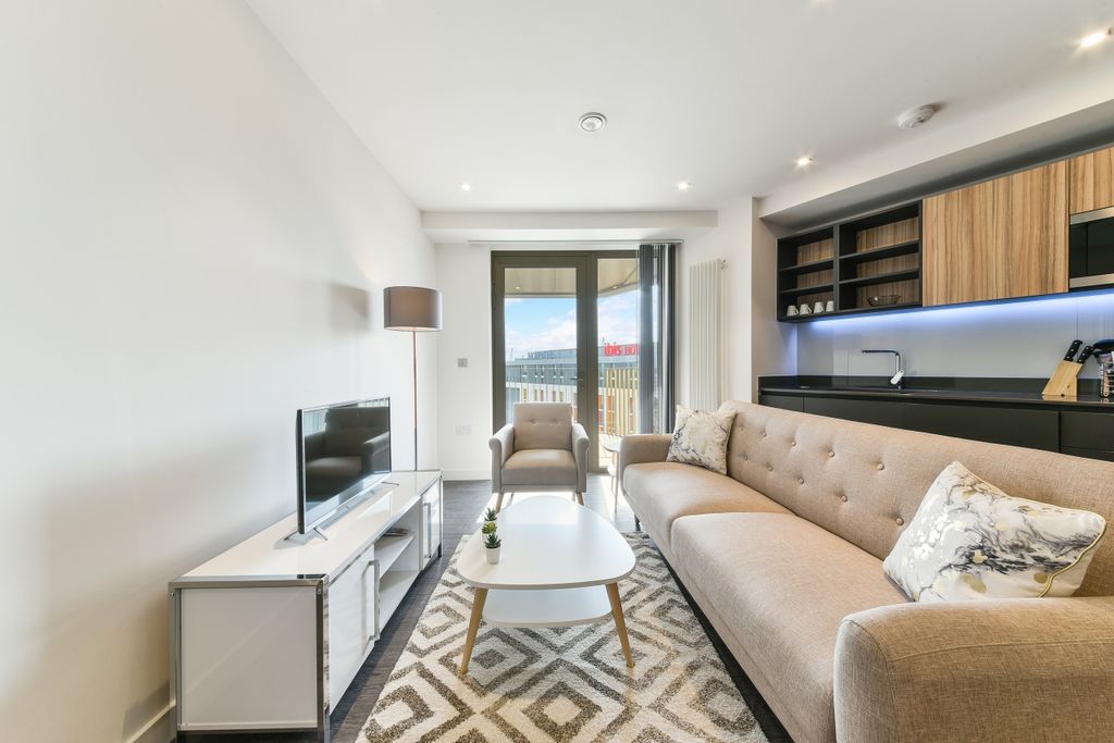 Property photo 2 of 10 Living Area Royal Do