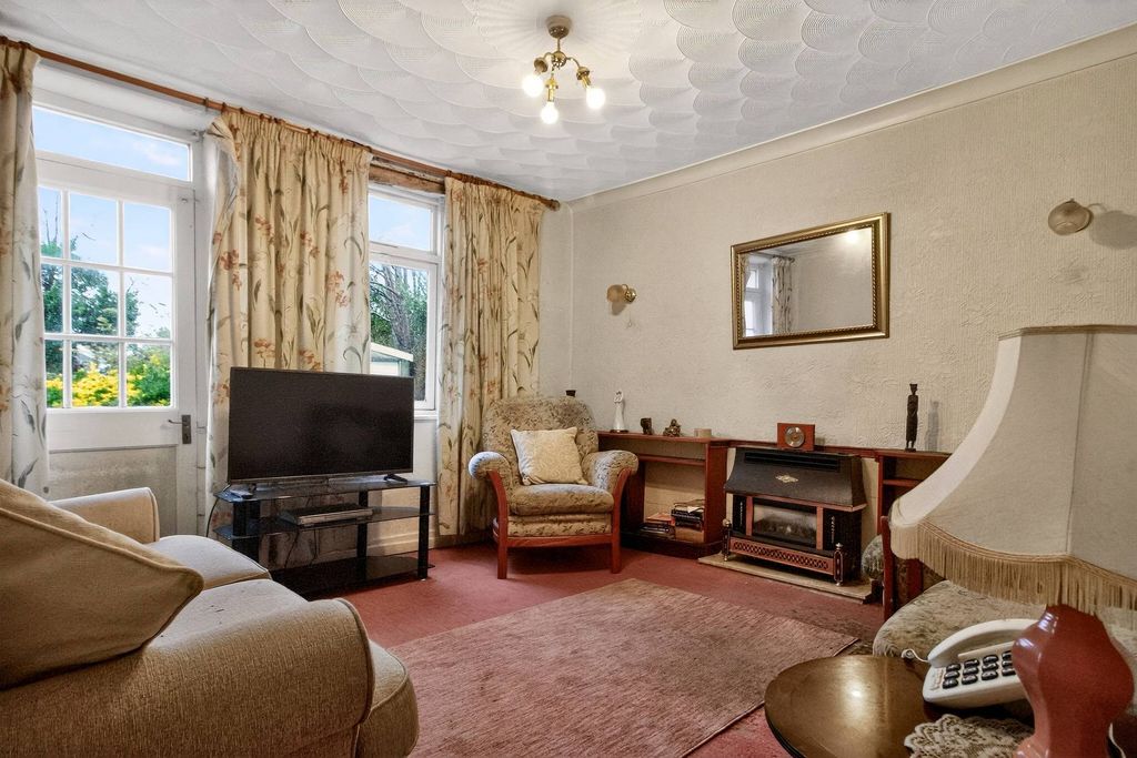 Property photo 2 of 21