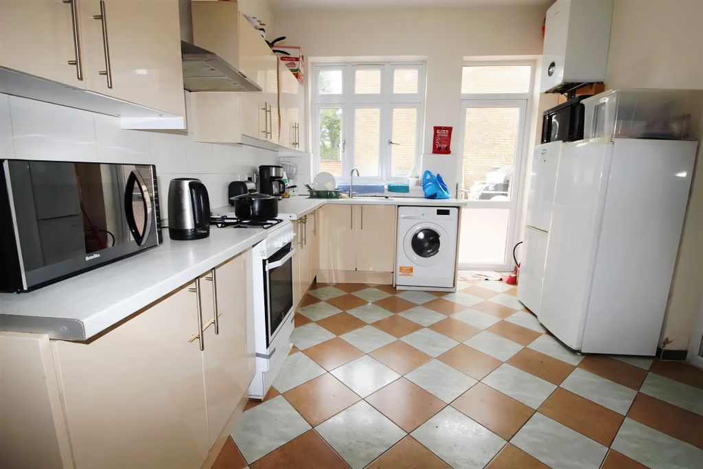 Property photo 3 of 4