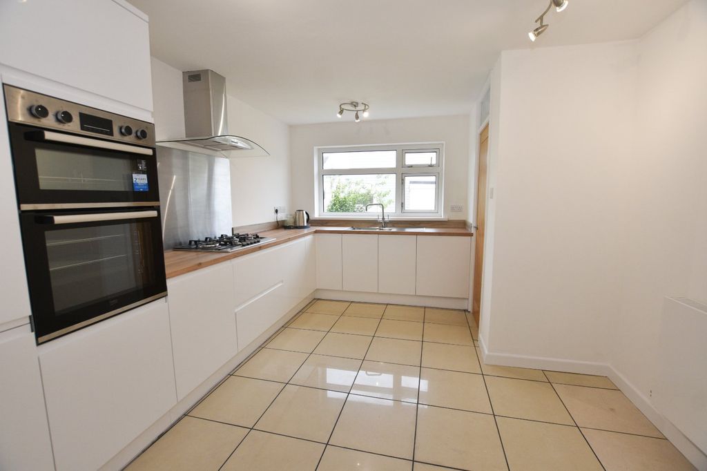 Property photo 3 of 17 Kitchen/Diner
