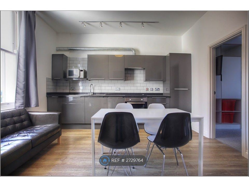 Property photo 3 of 6 Kitchen 1