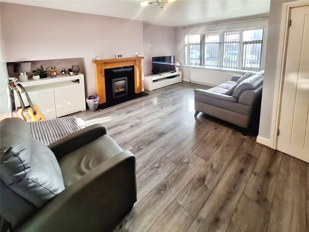 Property photo 2 of 15 Lounge