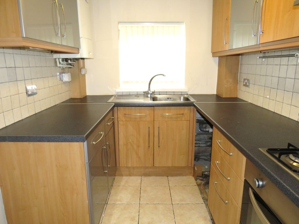 Property photo 3 of 7 Kitchen