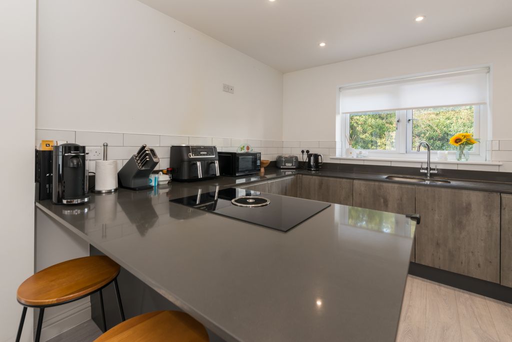 Property photo 3 of 21 Kitchen