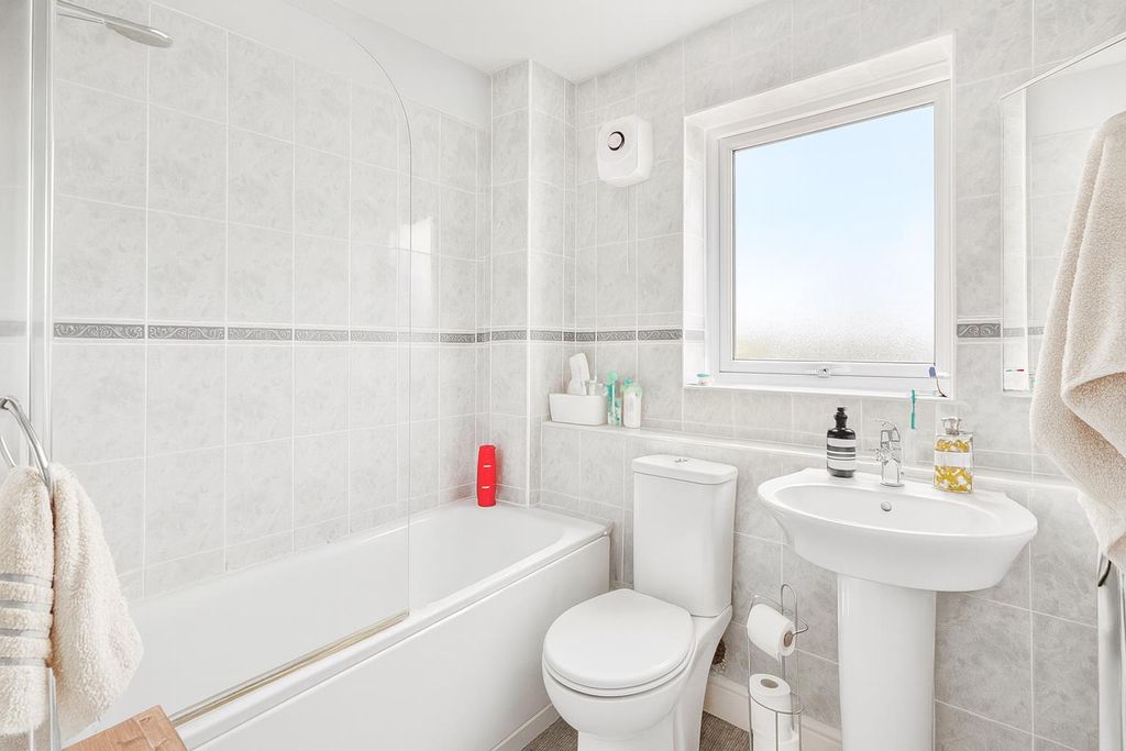 Property photo 3 of 5 Bedroom