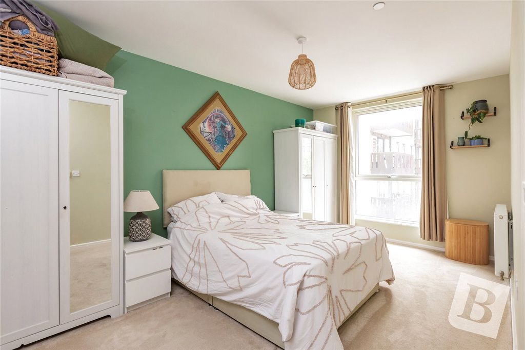 Property photo 3 of 24 Bedroom