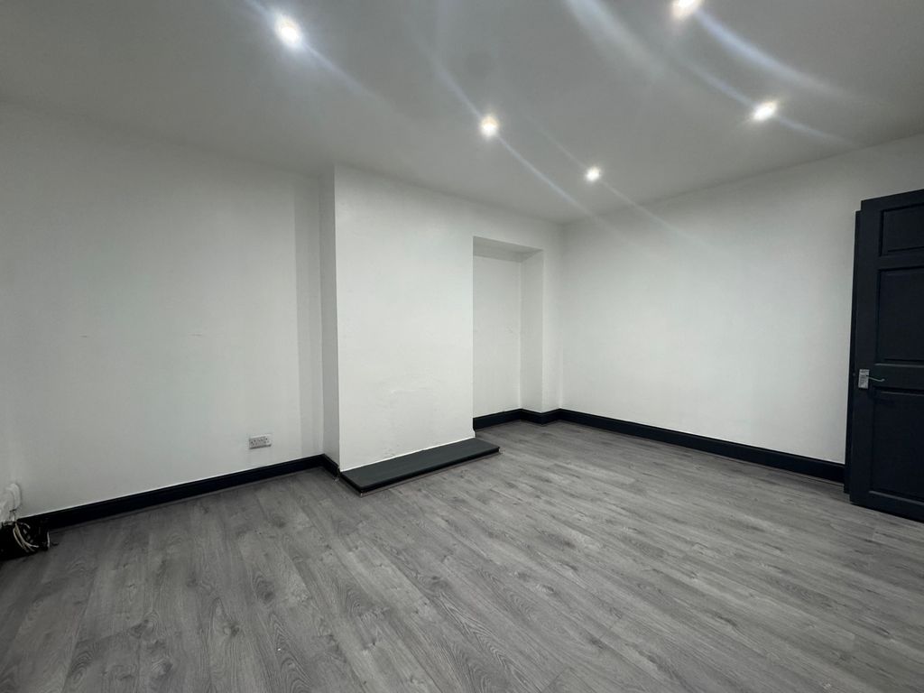 Property photo 2 of 12 Image