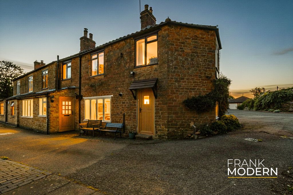 Property photo 1 of 23 Dusk