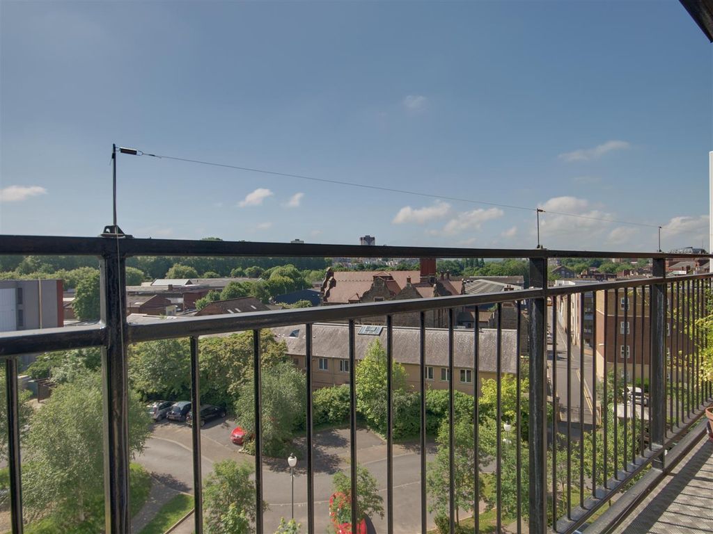 Property photo 1 of 7 Balcony