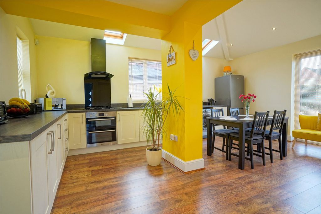 Property photo 2 of 22 Picture No. 11