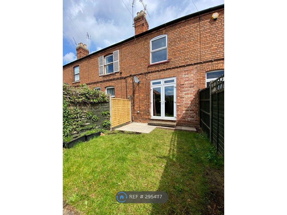 Property photo 1 of 14 Enclosed Garden With Lawn And Patio Area