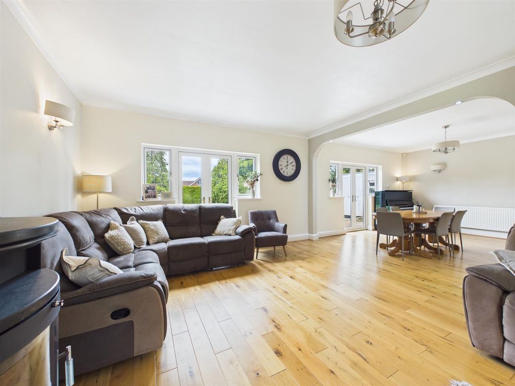 Property photo 2 of 33