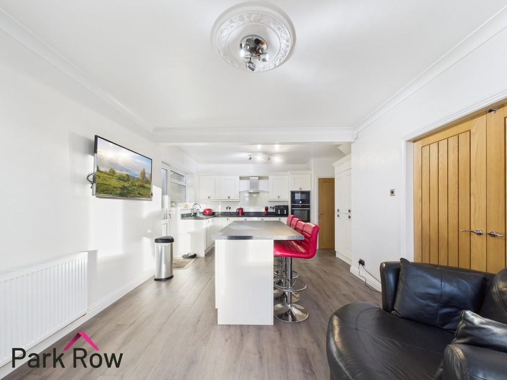 Property photo 2 of 29