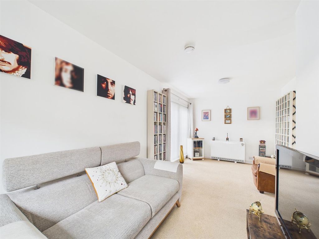 Property photo 2 of 14 Cam01486G0-Pr0924-Still012.Jpg