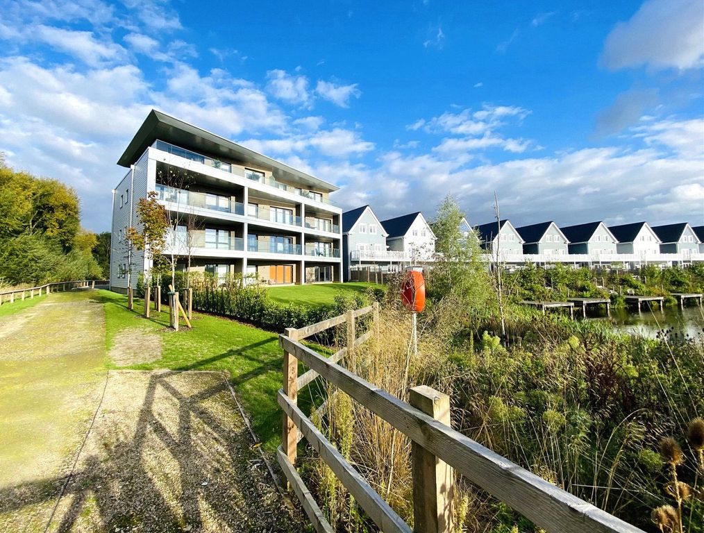 Property photo 1 of 8 Building