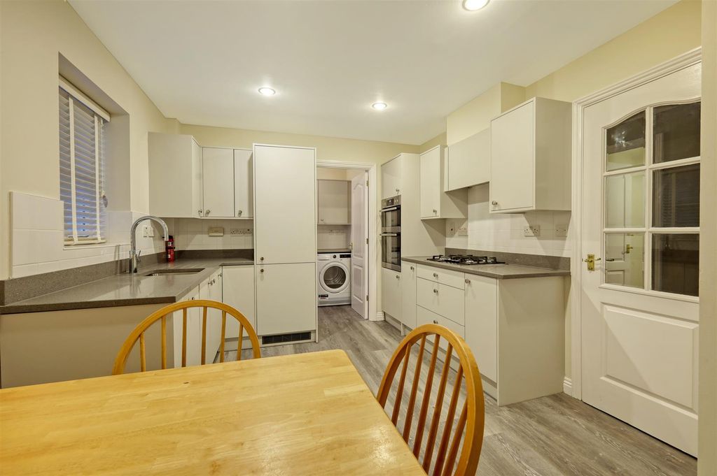 Property photo 3 of 34