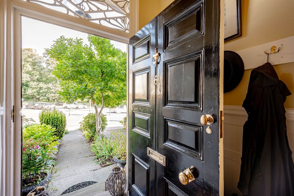 Property photo 2 of 59