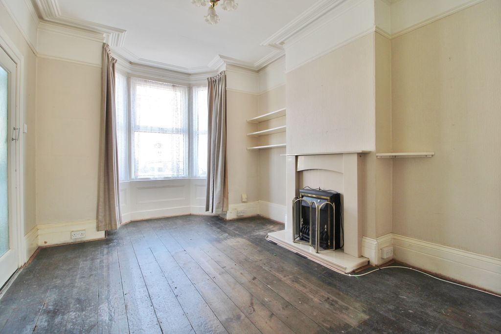 Property photo 2 of 18