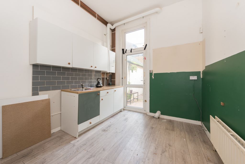 Property photo 3 of 12 Picture 3