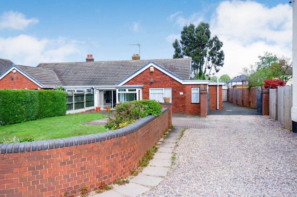 3 bed semidetached bungalow for sale in Hockley Road, Hockley
