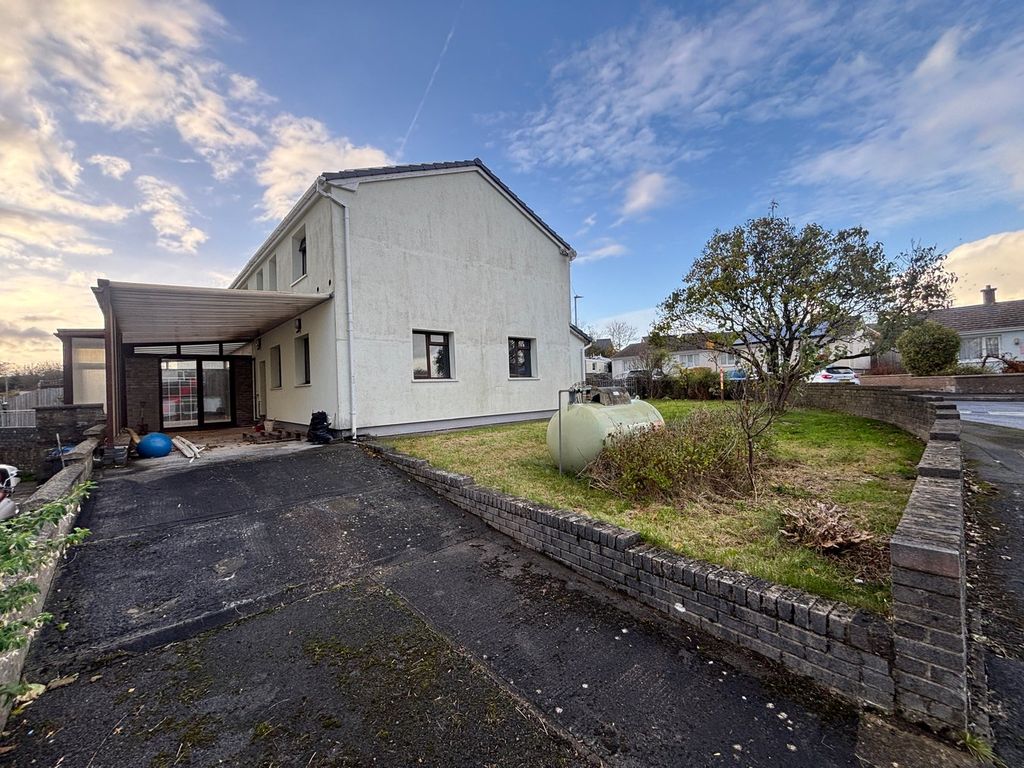 Property photo 2 of 25