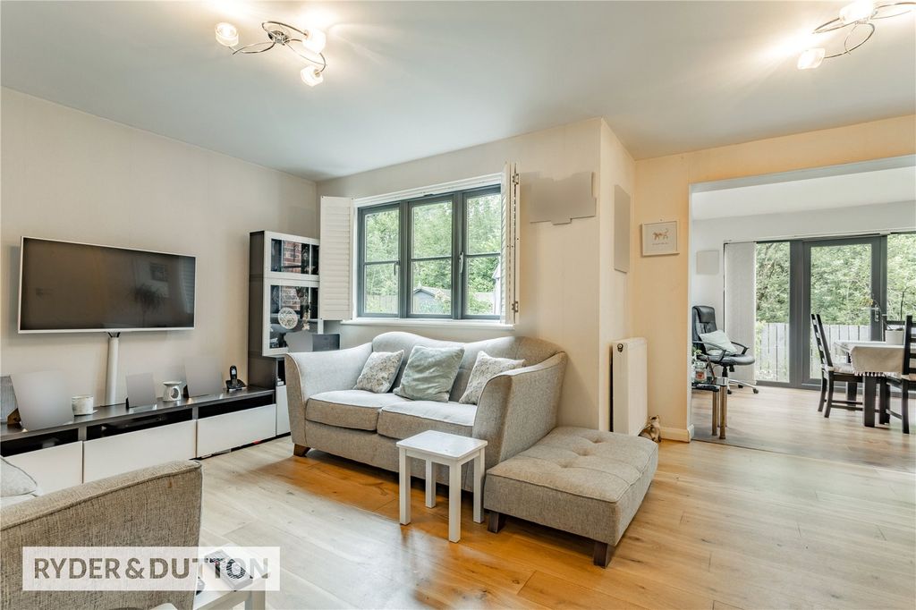 Property photo 2 of 24 Lounge