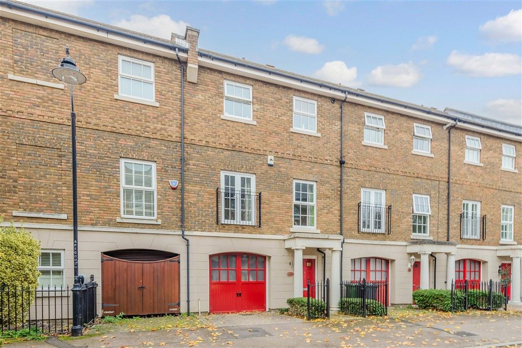 Property photo 1 of 10 External Feature Web